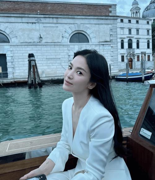 宋慧乔42岁不扮嫩 靠感恩日记和转型成韩国娱乐圈赢家