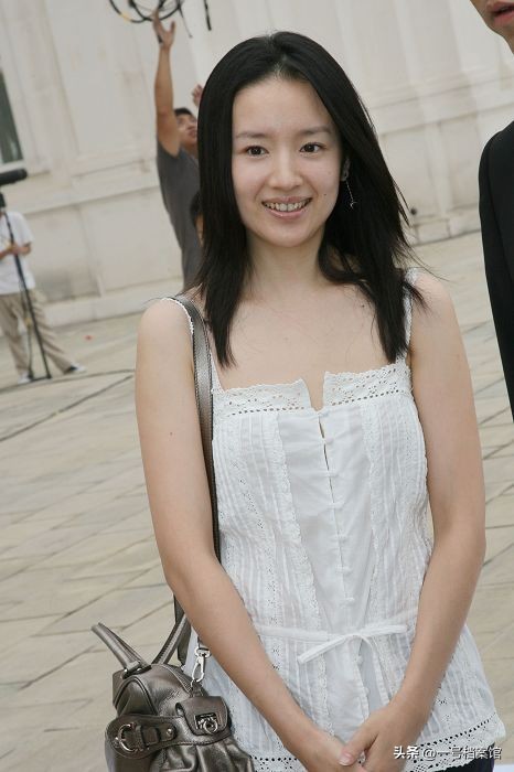 清纯玉女人设崩塌_董洁私生活曝光_黑料最少的当红明星女星,